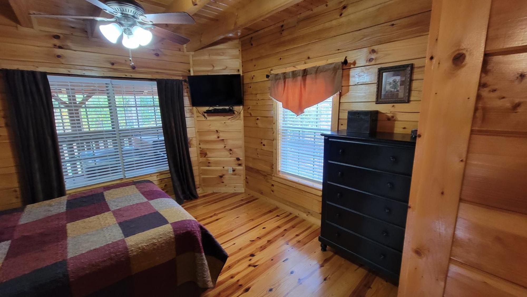 Holiday home Smoky Heights Overlook, Luxury Log Cabin, Mountain & Views *