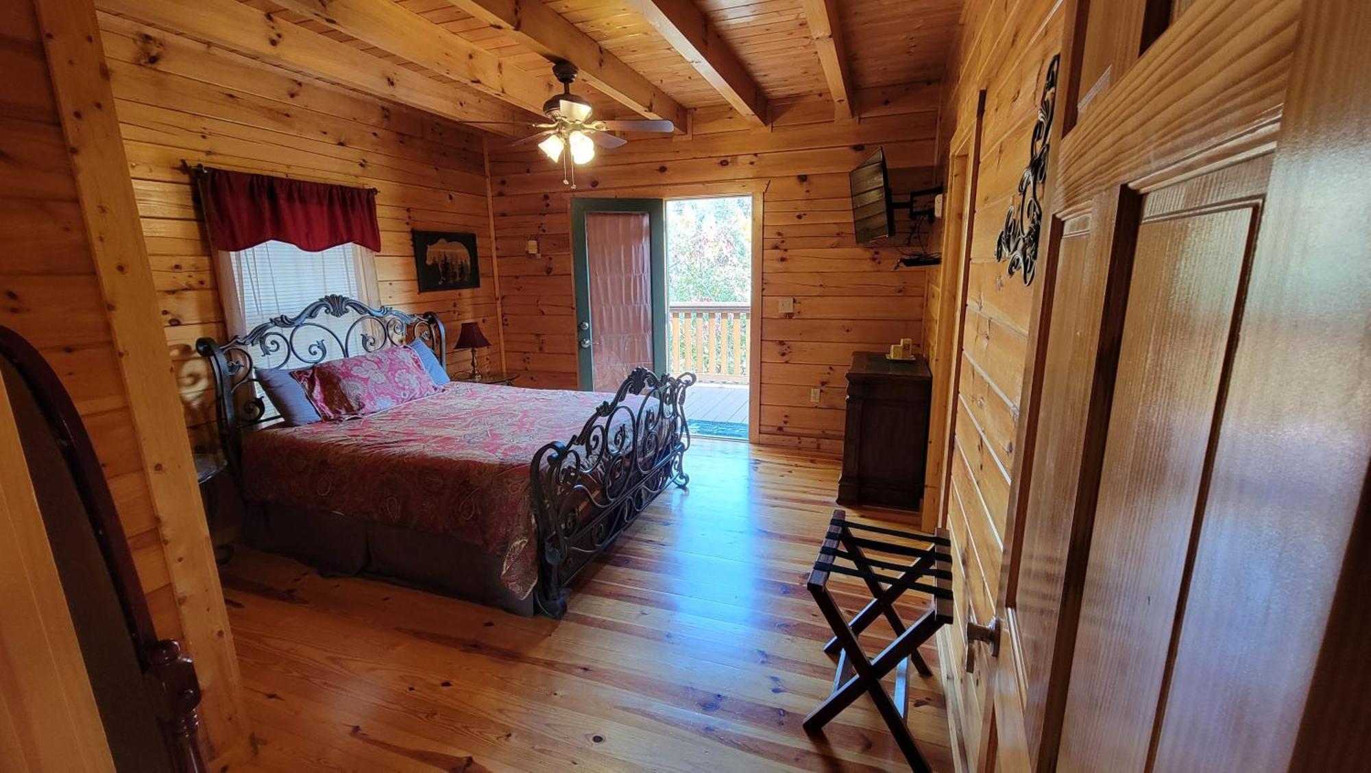 Smoky Heights Overlook, Luxury Log Cabin, Mountain & Views Holiday home Gatlinburg