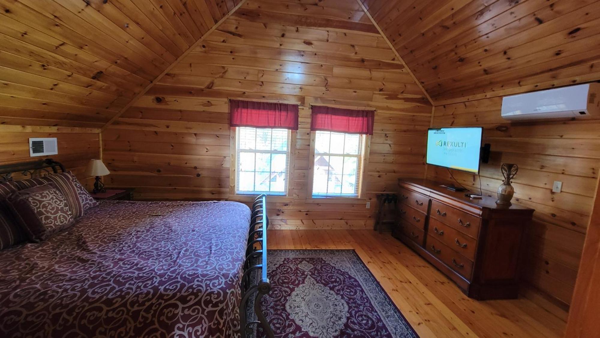 Smoky Heights Overlook, Luxury Log Cabin, Mountain & Views Holiday home *