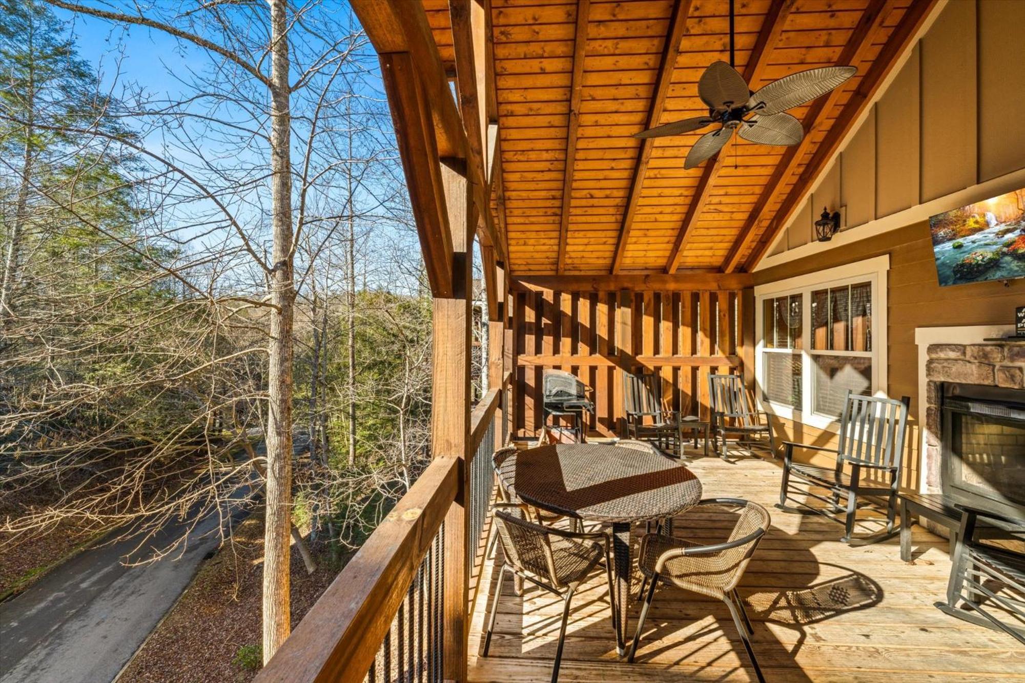 Chalet Splash Mansion By Eden Crest *