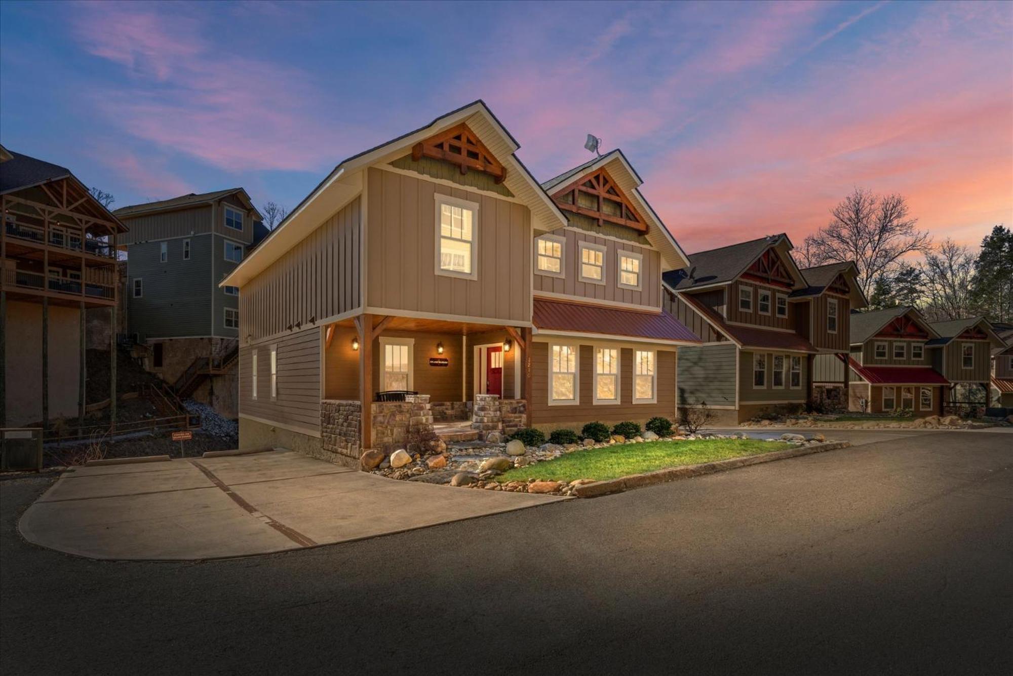 Splash Mansion By Eden Crest * Gatlinburg