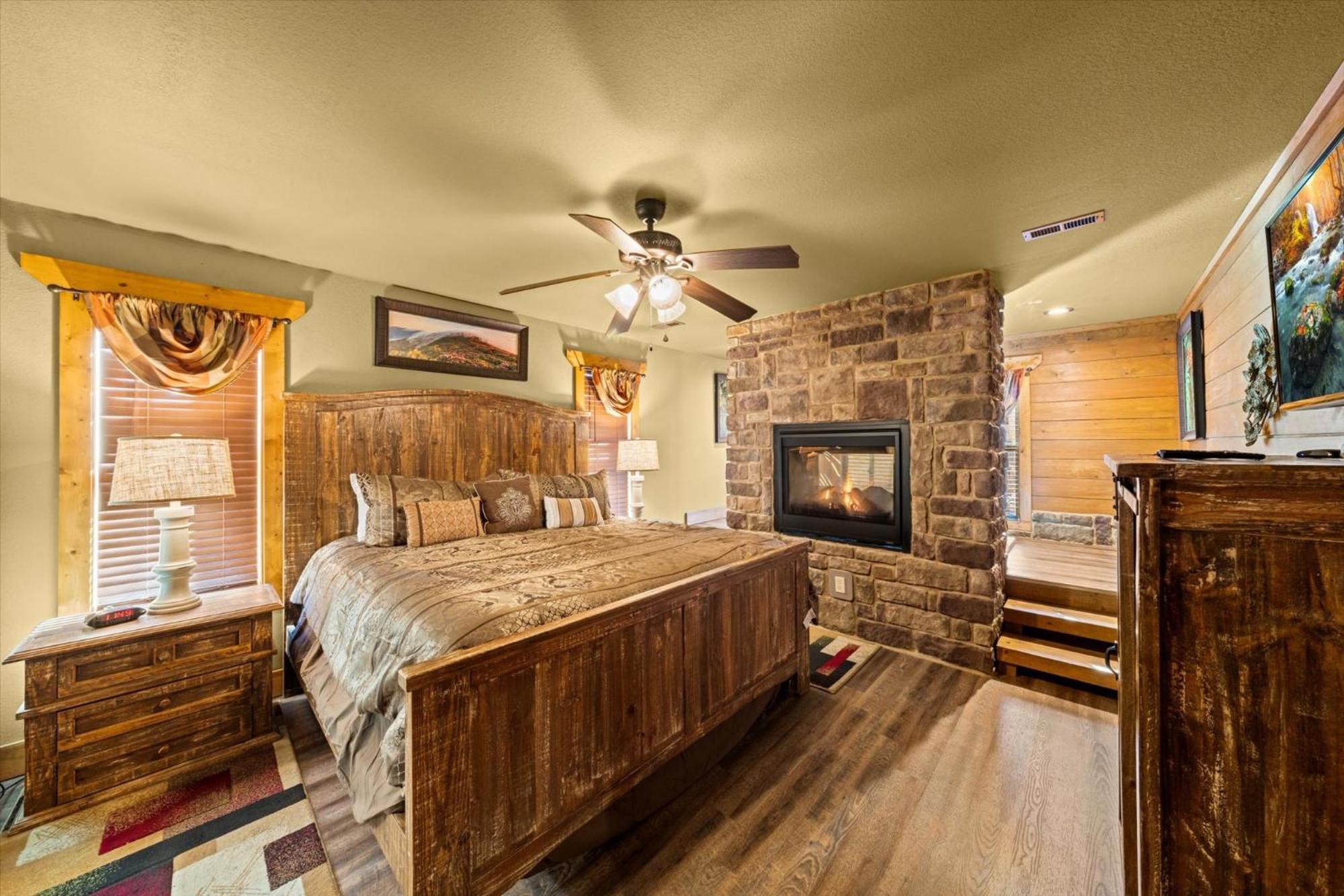 Chalet Splash Mansion By Eden Crest *