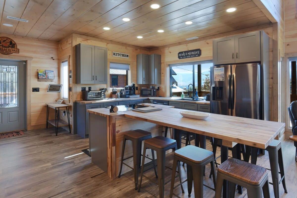 Holiday home Big Bear Shack - Handicap Accessible & Dog Friendly *