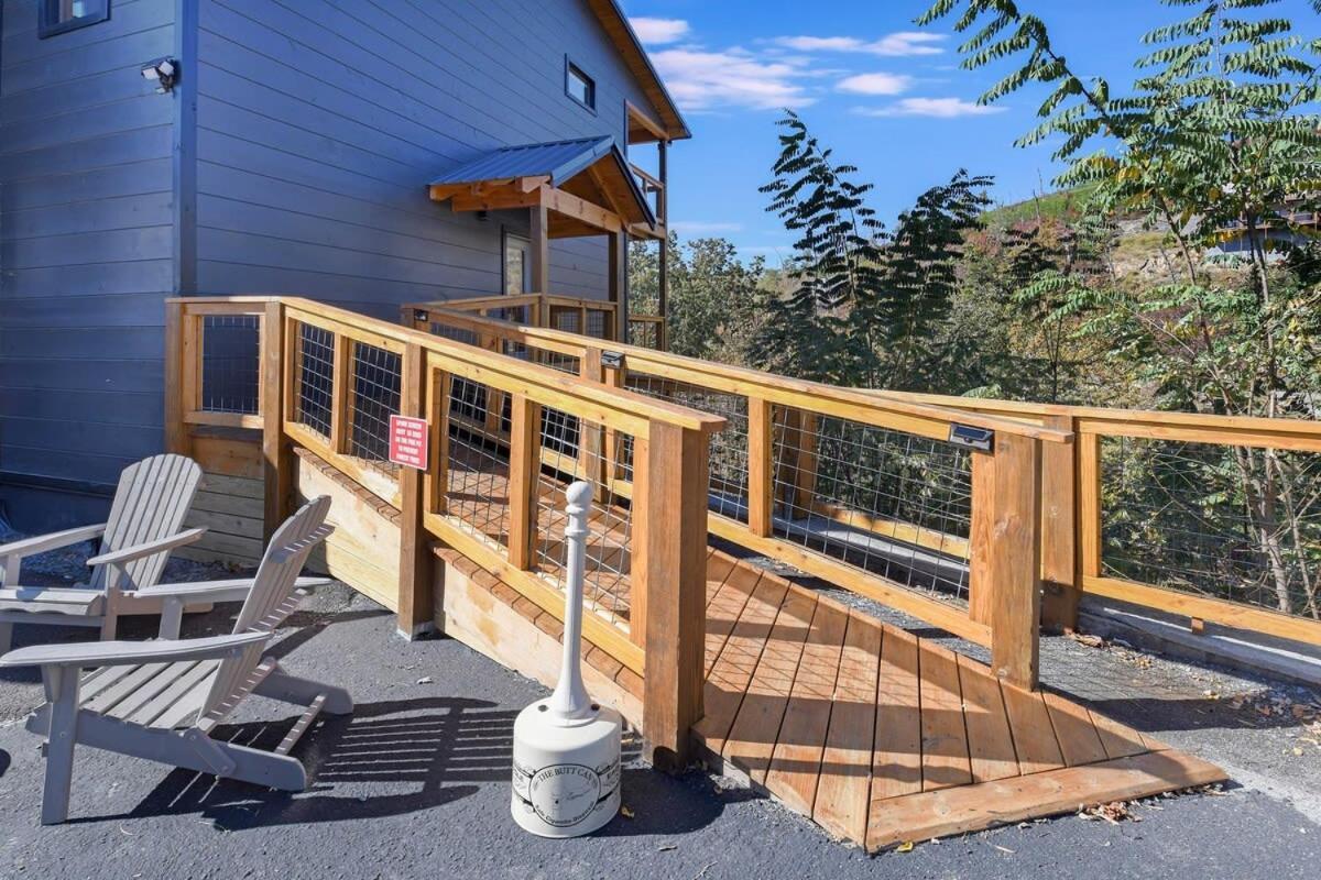 Big Bear Shack - Handicap Accessible & Dog Friendly Gatlinburg