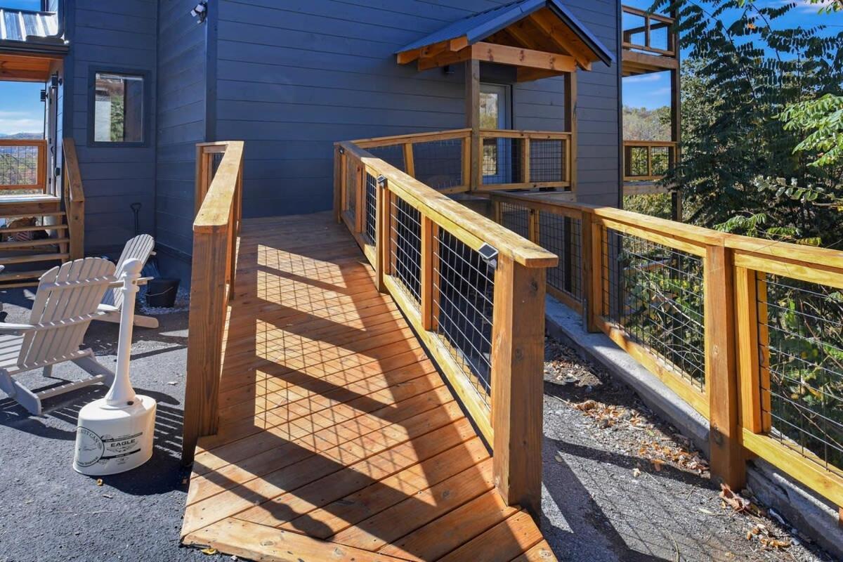 Big Bear Shack - Handicap Accessible & Dog Friendly Gatlinburg