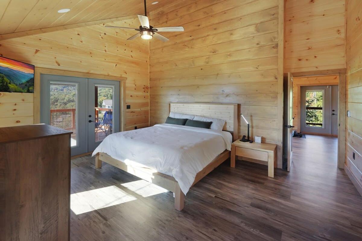 Holiday home Big Bear Shack - Handicap Accessible & Dog Friendly *