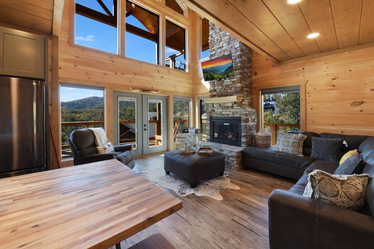 Big Bear Shack - Handicap Accessible & Dog Friendly Gatlinburg