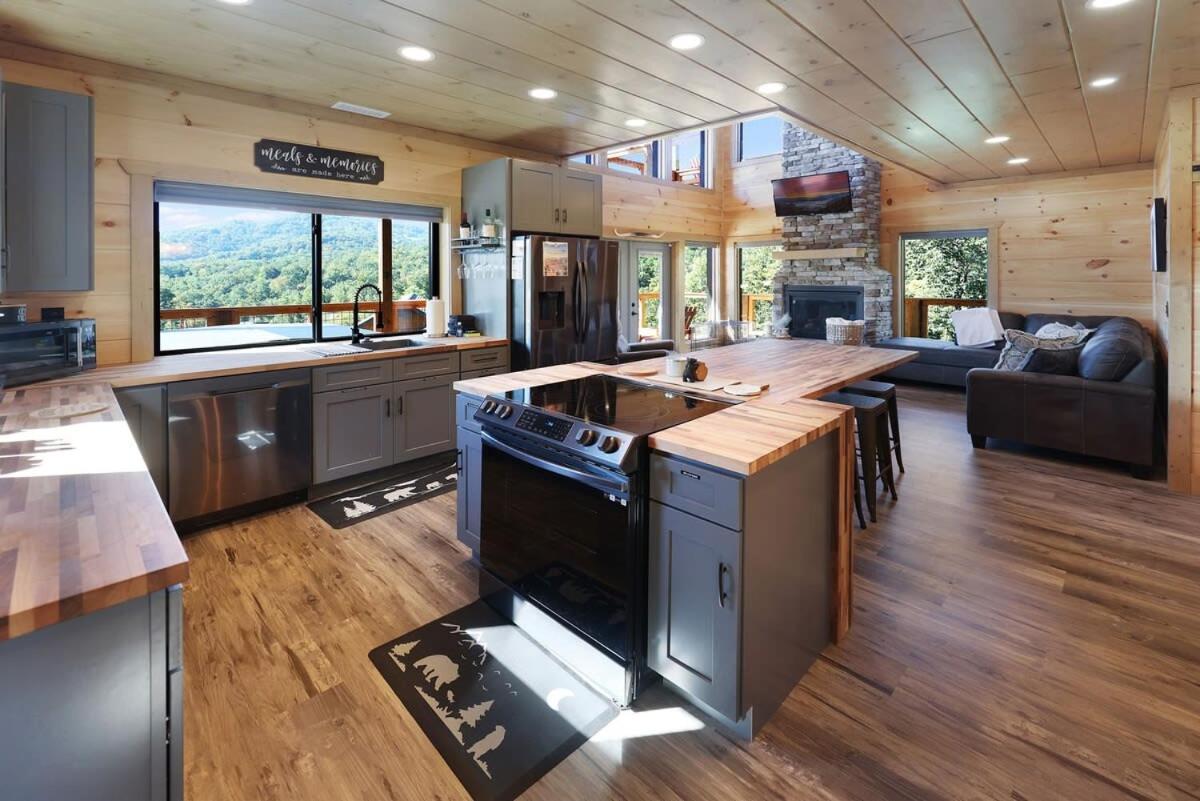 Big Bear Shack - Handicap Accessible & Dog Friendly Gatlinburg
