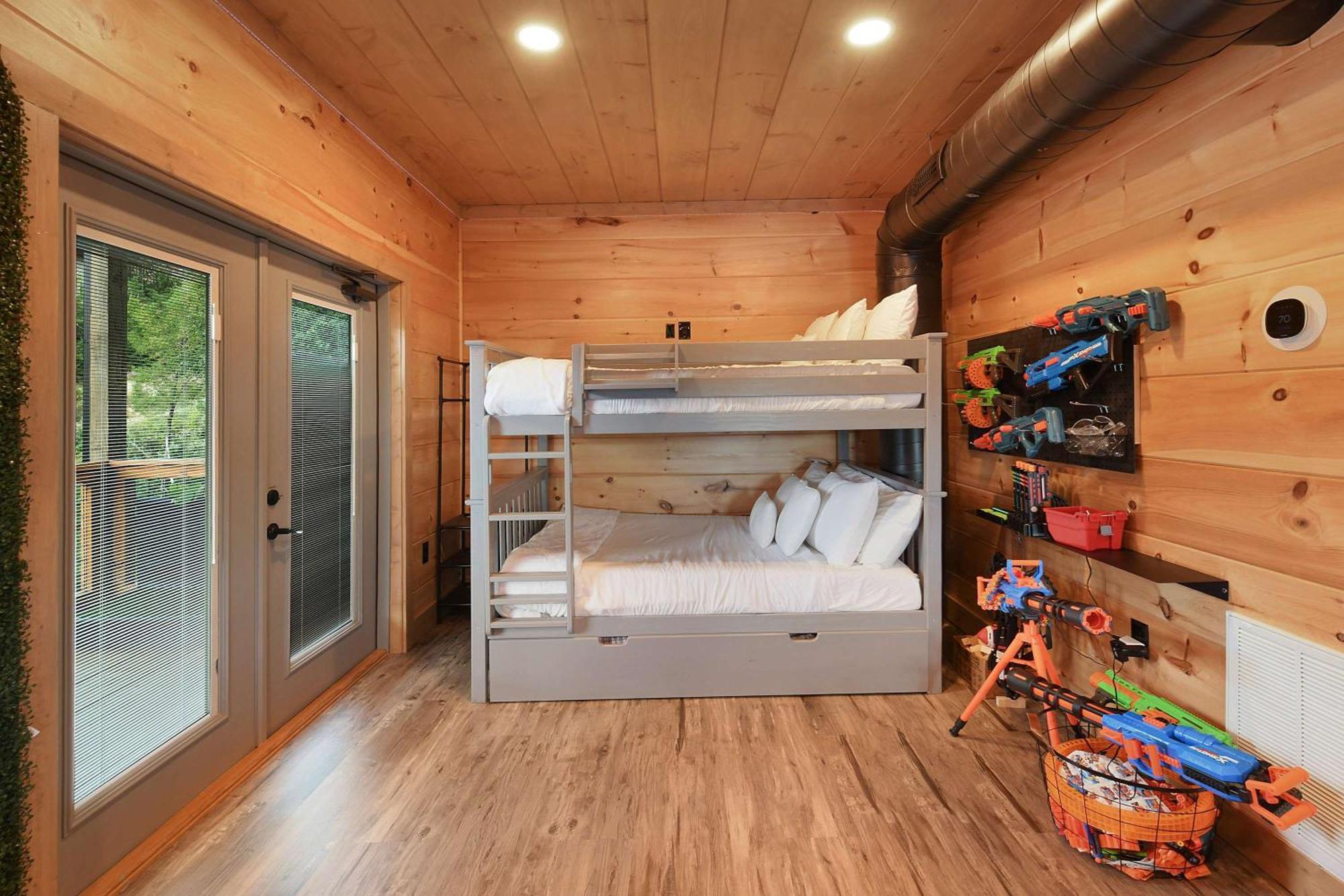 Big Bear Shack - Handicap Accessible & Dog Friendly *