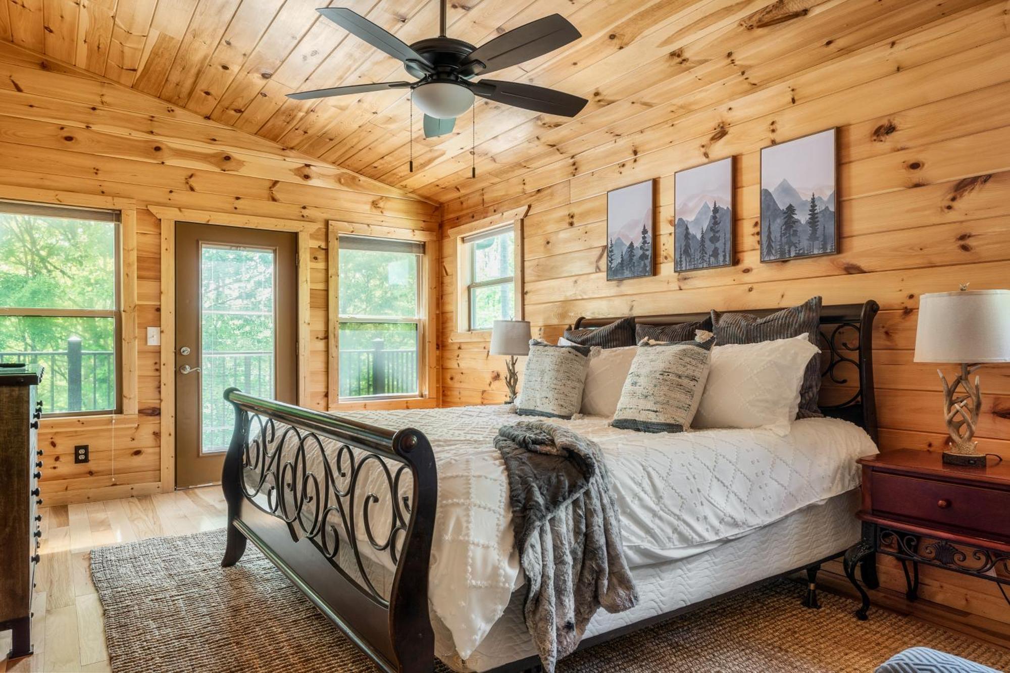 Chalet Moonshine Mtn - Hugelodge - Views - June Deals - Game Rm - Hot Tub - Fire Pit Gatlinburg
