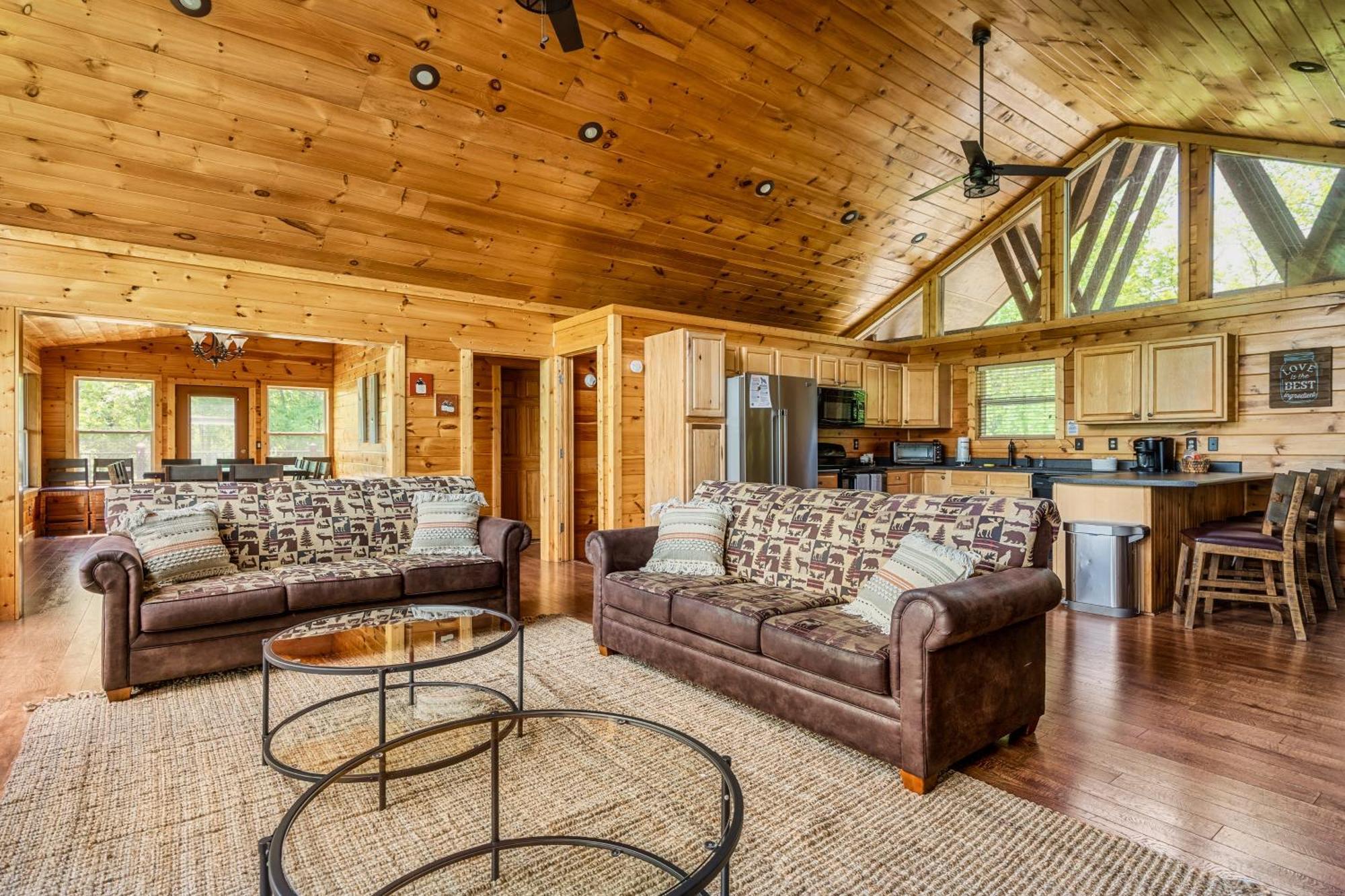Moonshine Mtn - Hugelodge - Views - June Deals - Game Rm - Hot Tub - Fire Pit Gatlinburg