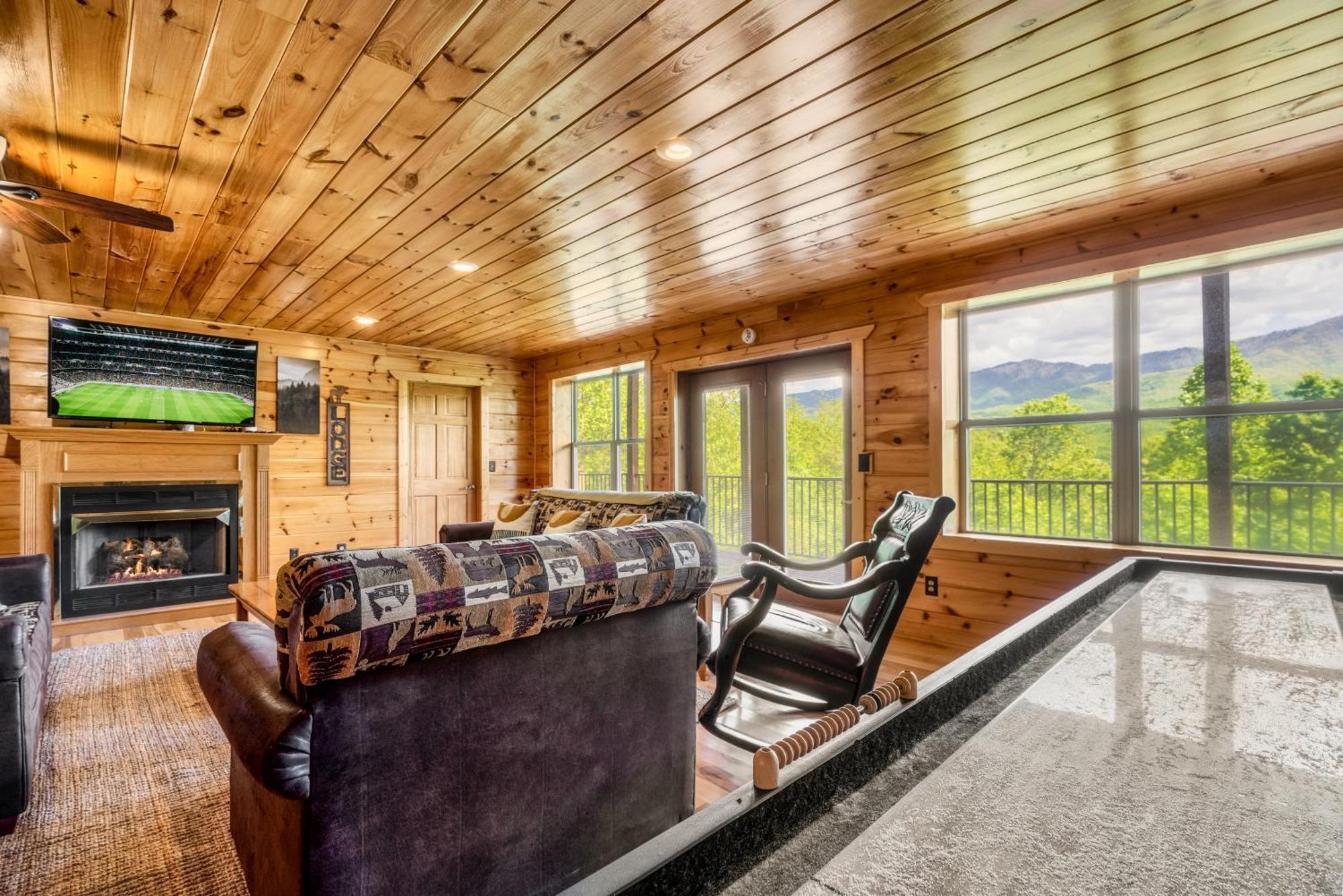 Moonshine Mtn - Hugelodge - Views - June Deals - Game Rm - Hot Tub - Fire Pit * Gatlinburg