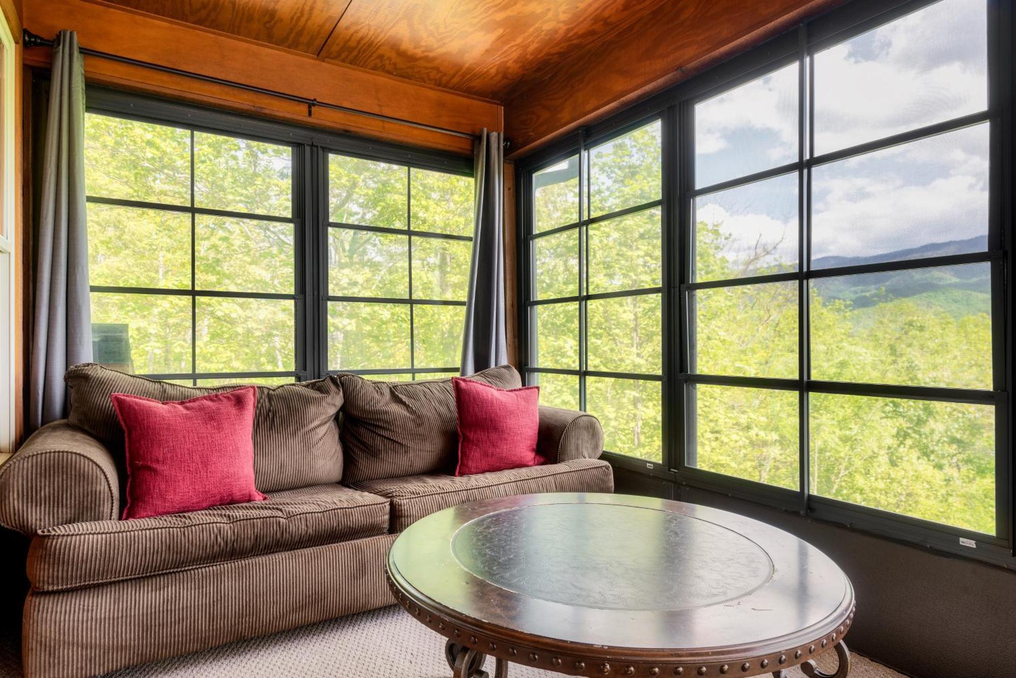 Chalet Moonshine Mtn - Hugelodge - Views - June Deals - Game Rm - Hot Tub - Fire Pit Gatlinburg
