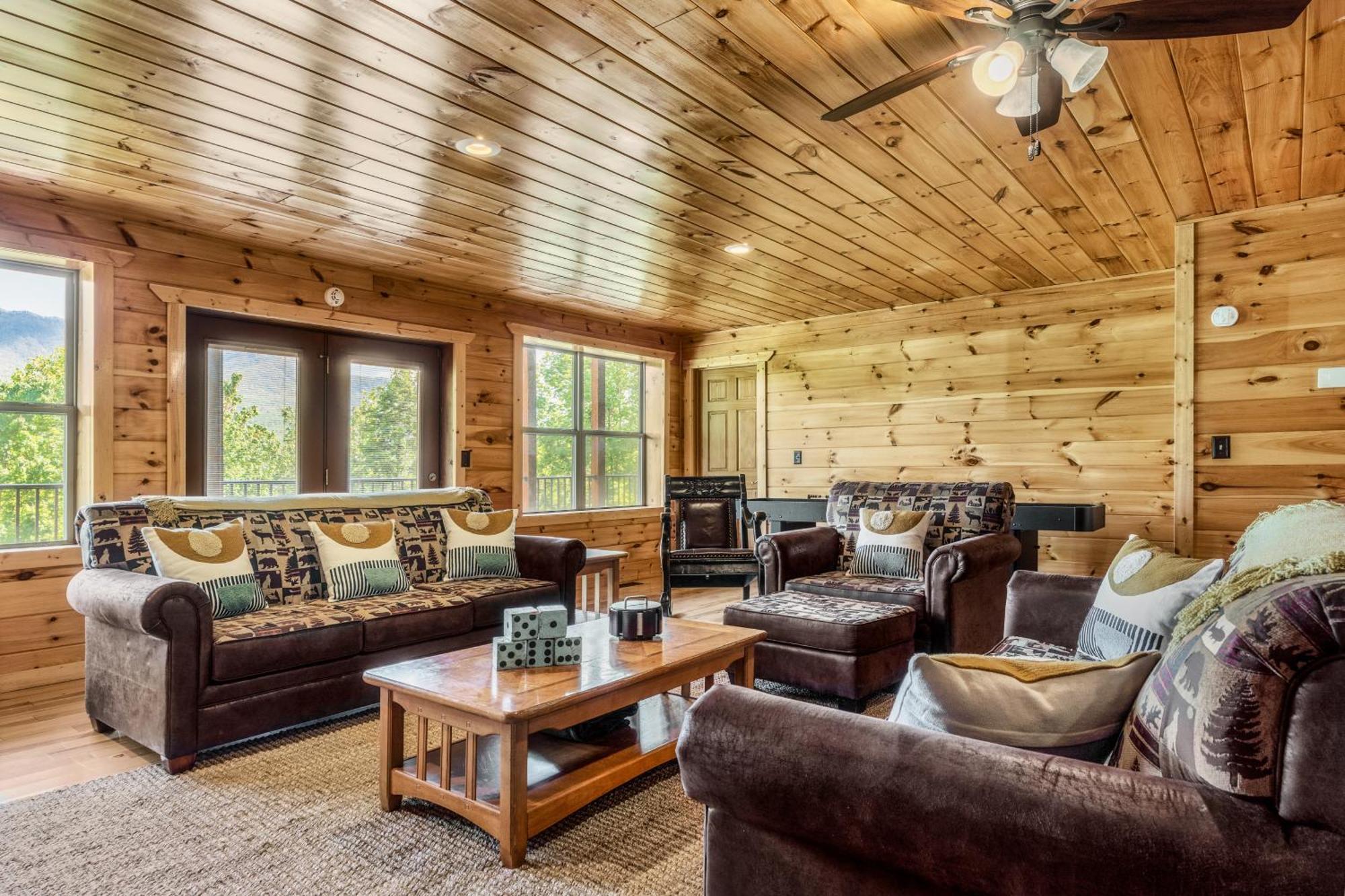 Moonshine Mtn - Hugelodge - Views - June Deals - Game Rm - Hot Tub - Fire Pit * Gatlinburg