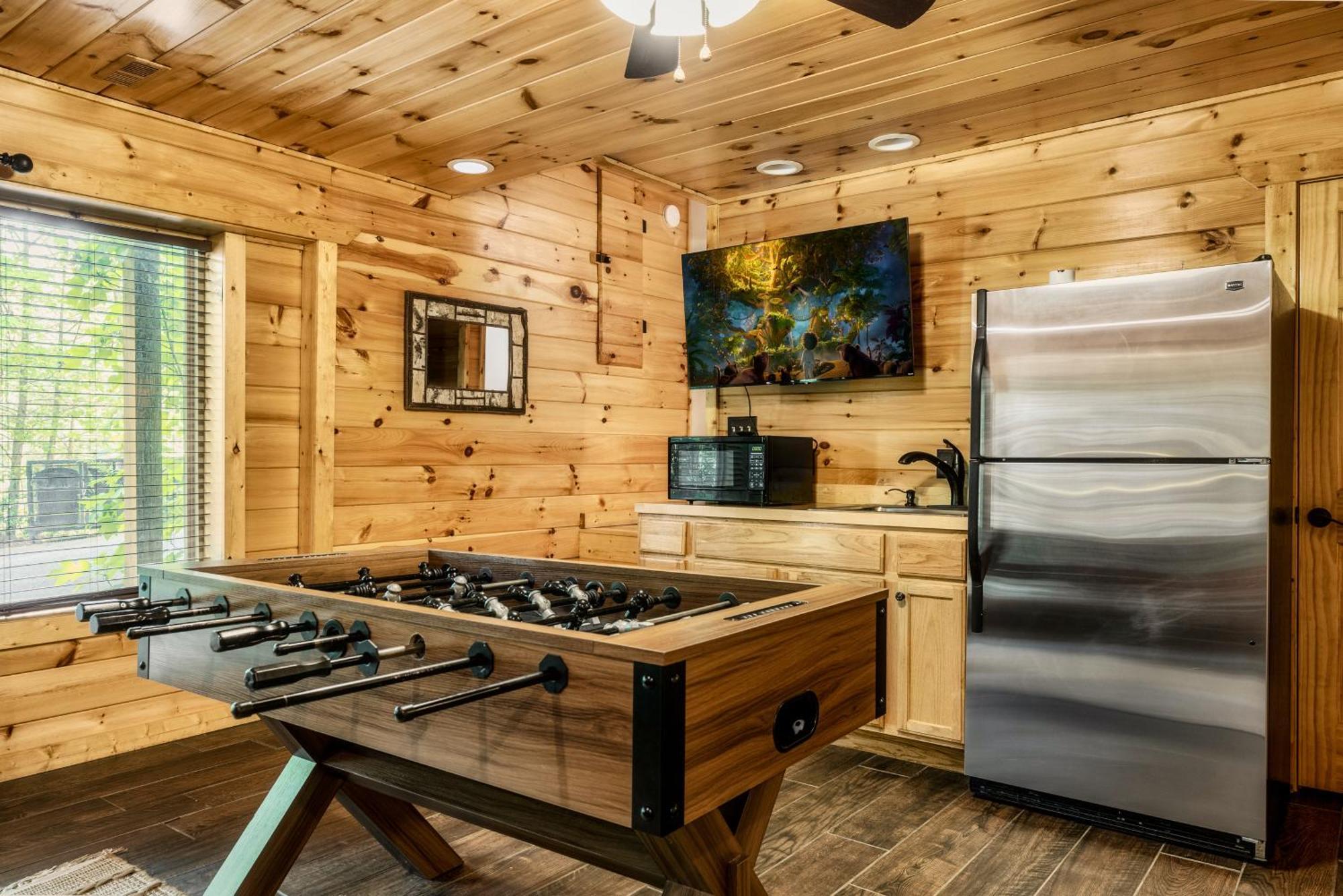 Moonshine Mtn - Hugelodge - Views - June Deals - Game Rm - Hot Tub - Fire Pit Chalet Gatlinburg