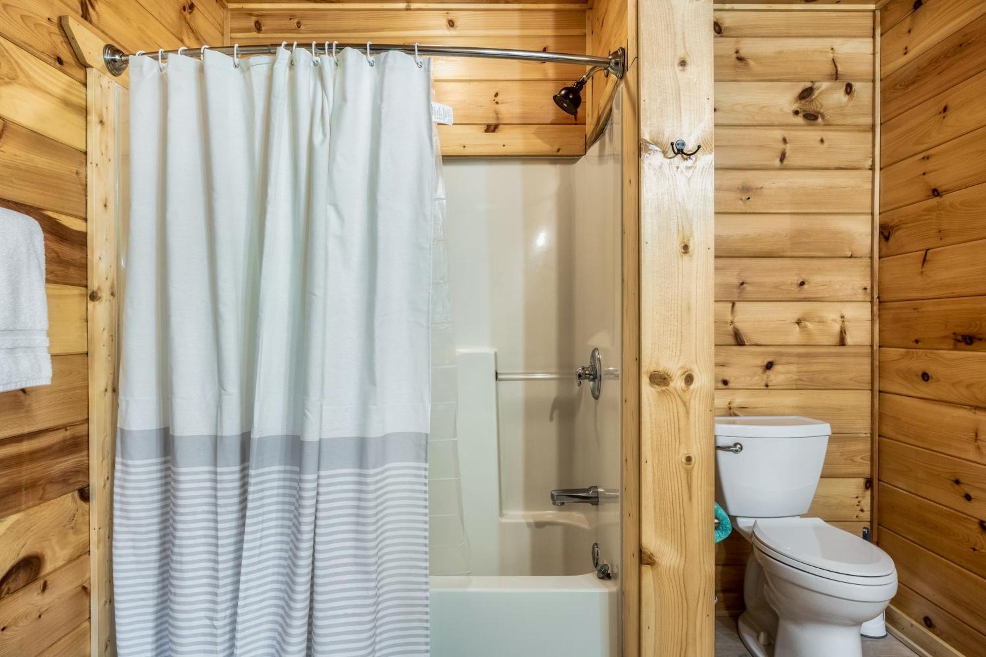 Moonshine Mtn - Hugelodge - Views - June Deals - Game Rm - Hot Tub - Fire Pit * Gatlinburg