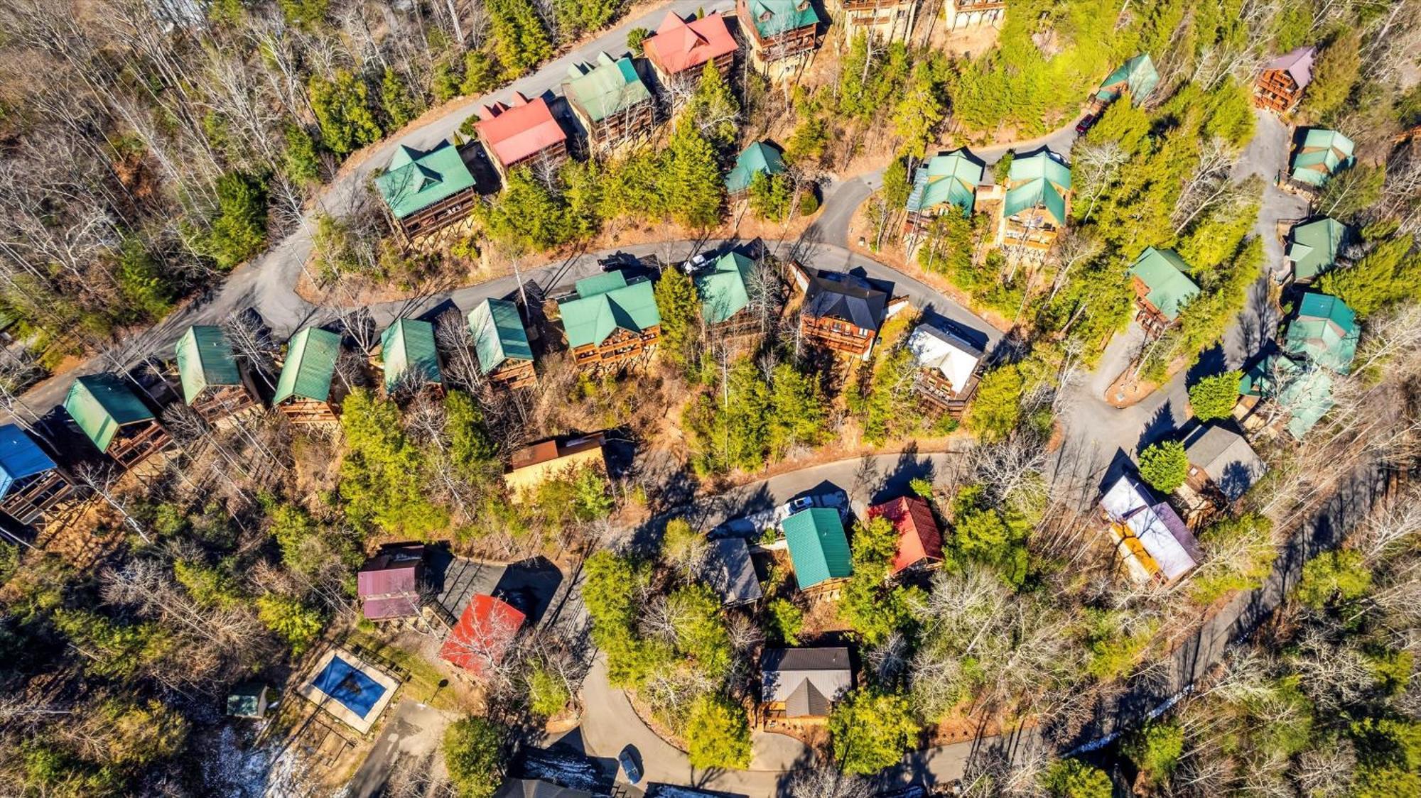 Smokies Boutique Cabins: Mountain Retreat With Amenities *