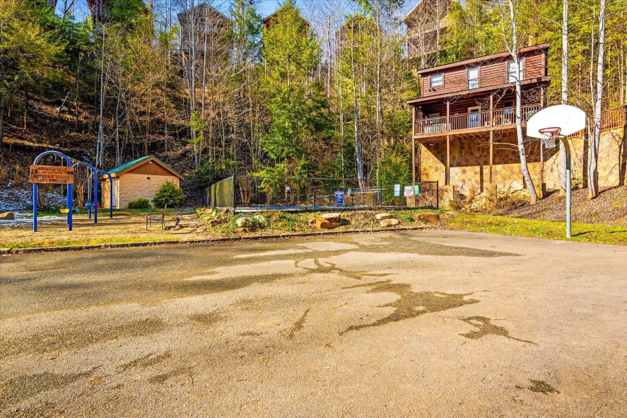 Smokies Boutique Cabins: Mountain Retreat With Amenities Holiday home Gatlinburg