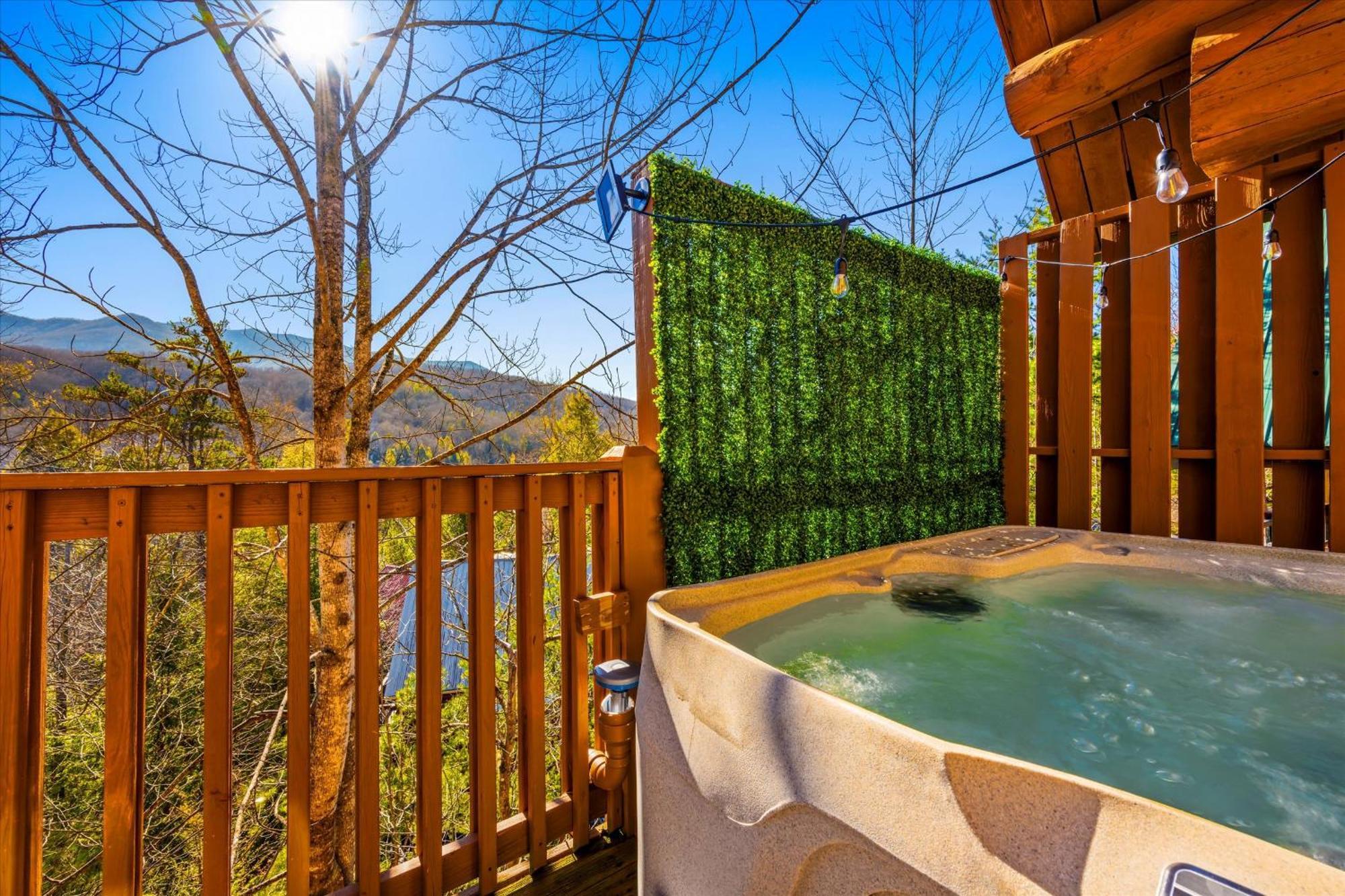 Smokies Boutique Cabins: Mountain Retreat With Amenities * Gatlinburg
