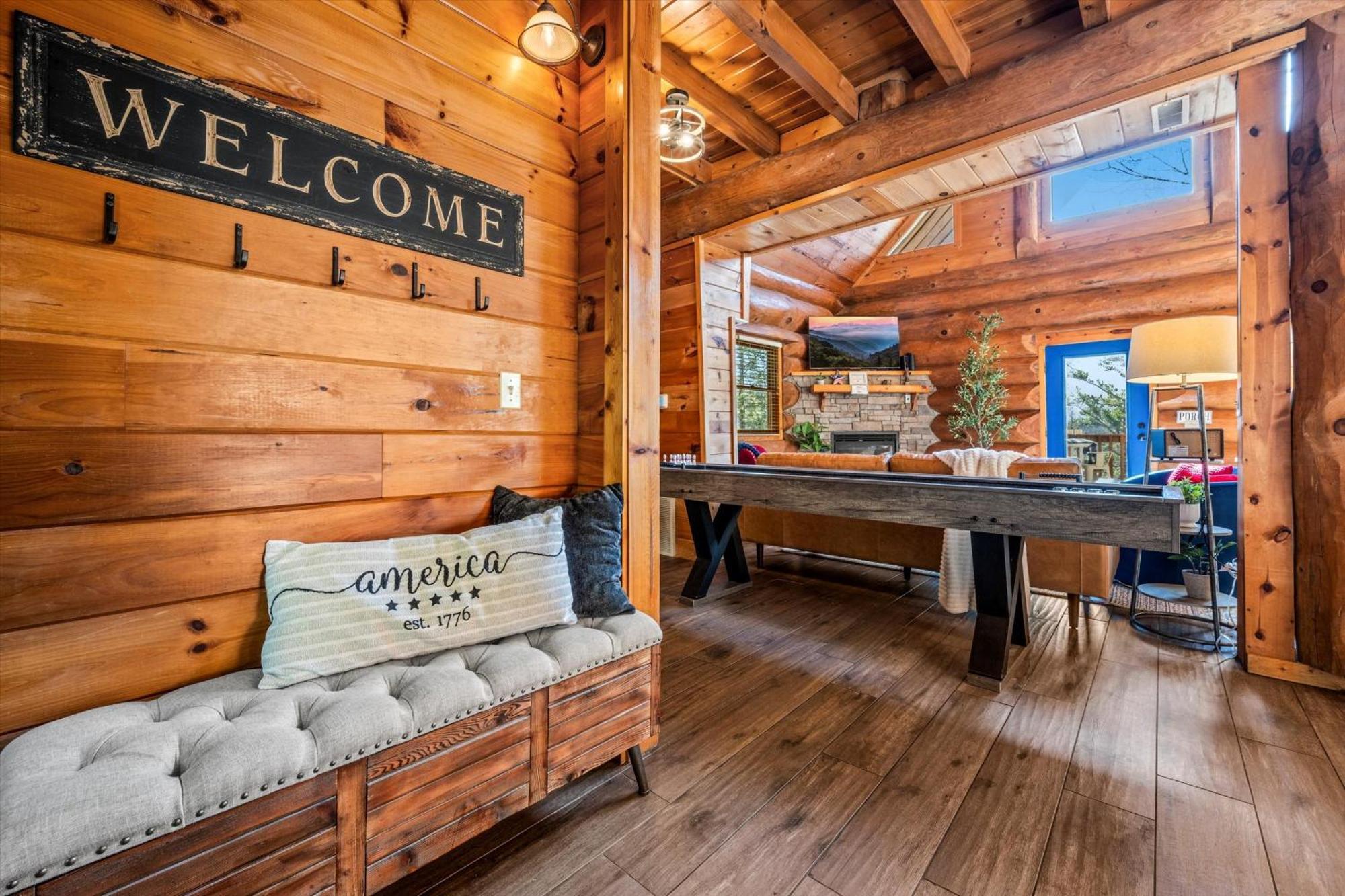 Smokies Boutique Cabins: Mountain Retreat With Amenities Holiday home