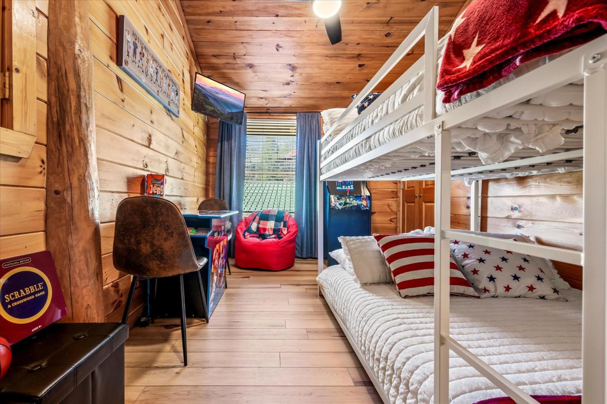 Smokies Boutique Cabins: Mountain Retreat With Amenities Holiday home *