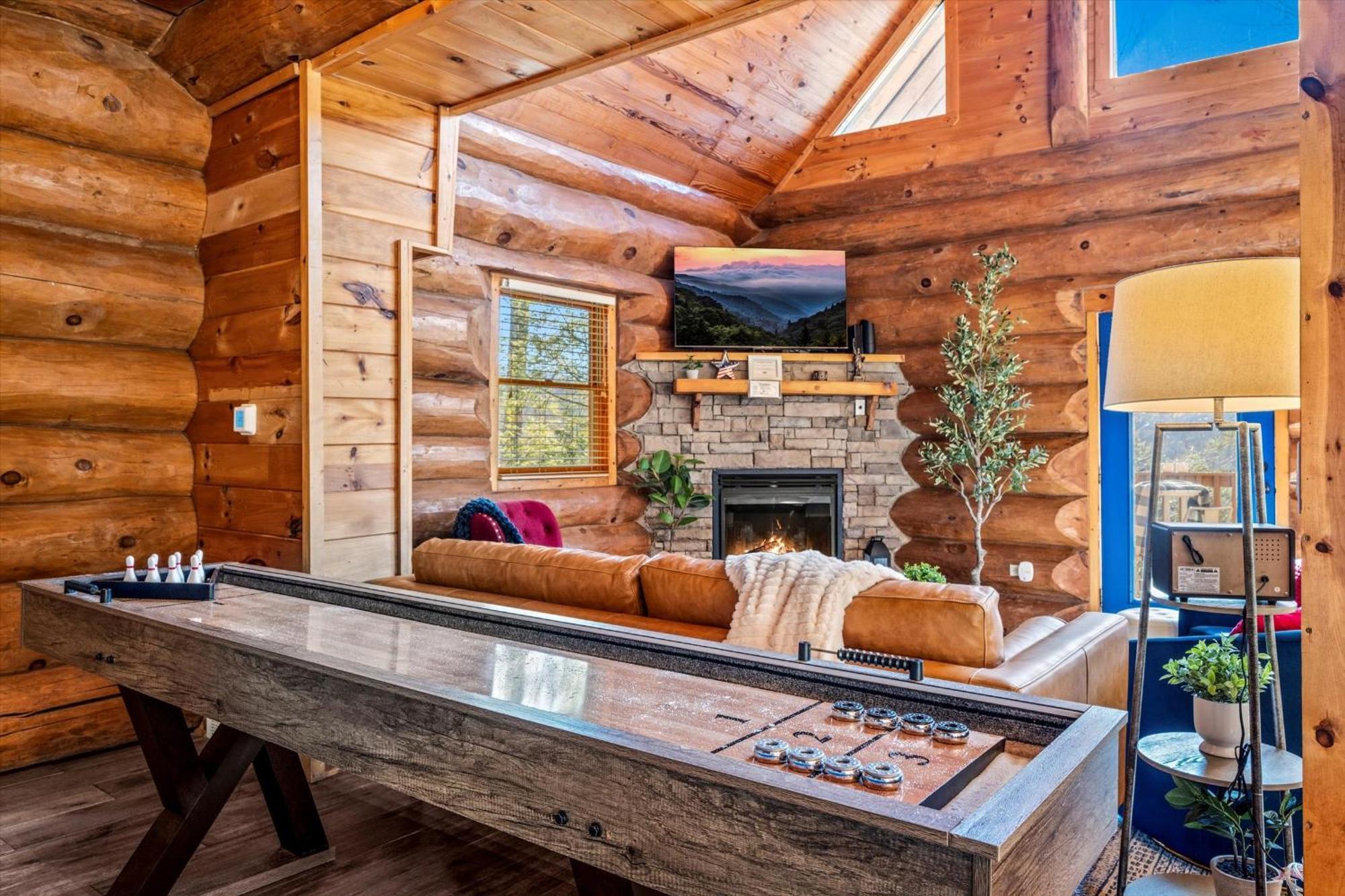 Smokies Boutique Cabins: Mountain Retreat With Amenities * Gatlinburg