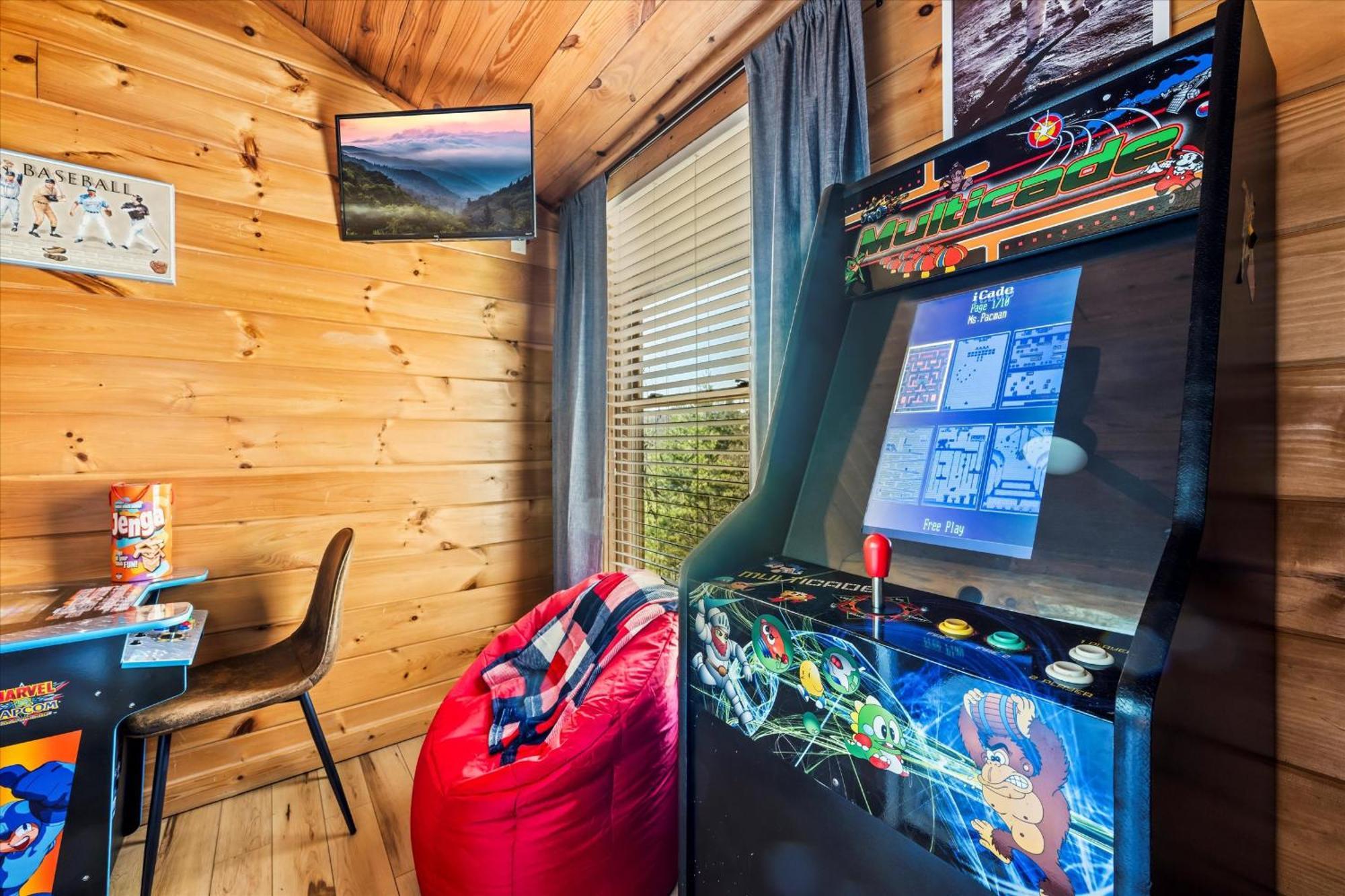 Smokies Boutique Cabins: Mountain Retreat With Amenities Holiday home Gatlinburg