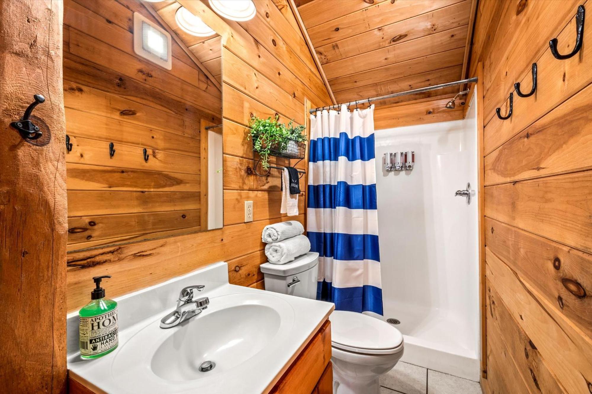 Smokies Boutique Cabins: Mountain Retreat With Amenities