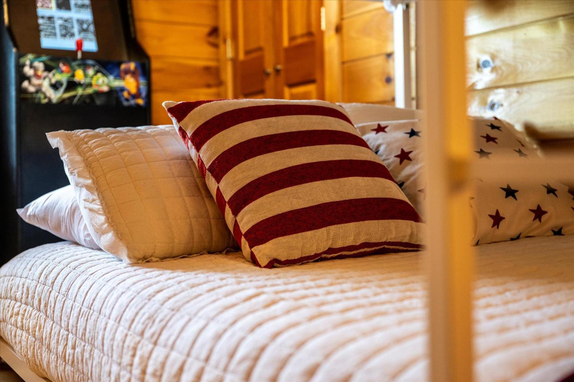 Holiday home Smokies Boutique Cabins: Mountain Retreat With Amenities *