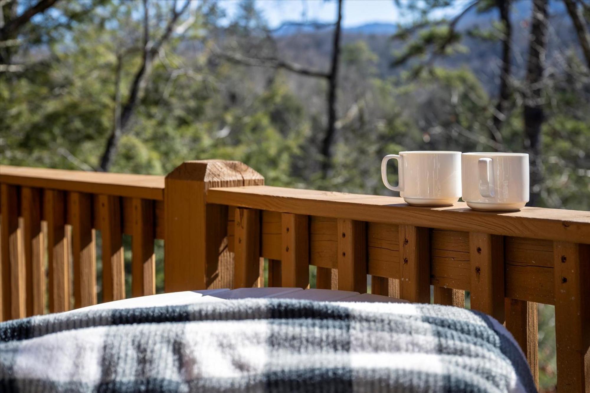 Smokies Boutique Cabins: Mountain Retreat With Amenities *