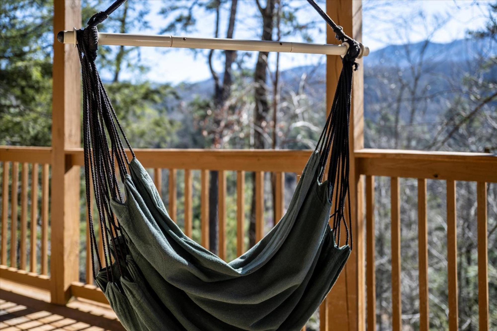Smokies Boutique Cabins: Mountain Retreat With Amenities Holiday home Gatlinburg