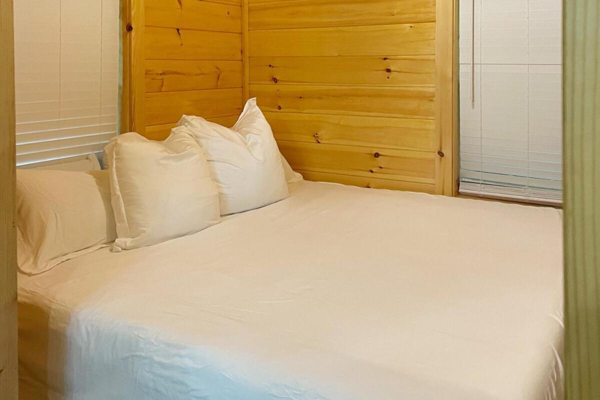 Holiday home Firefly Haven - Summer Oasis With Hot Tub *