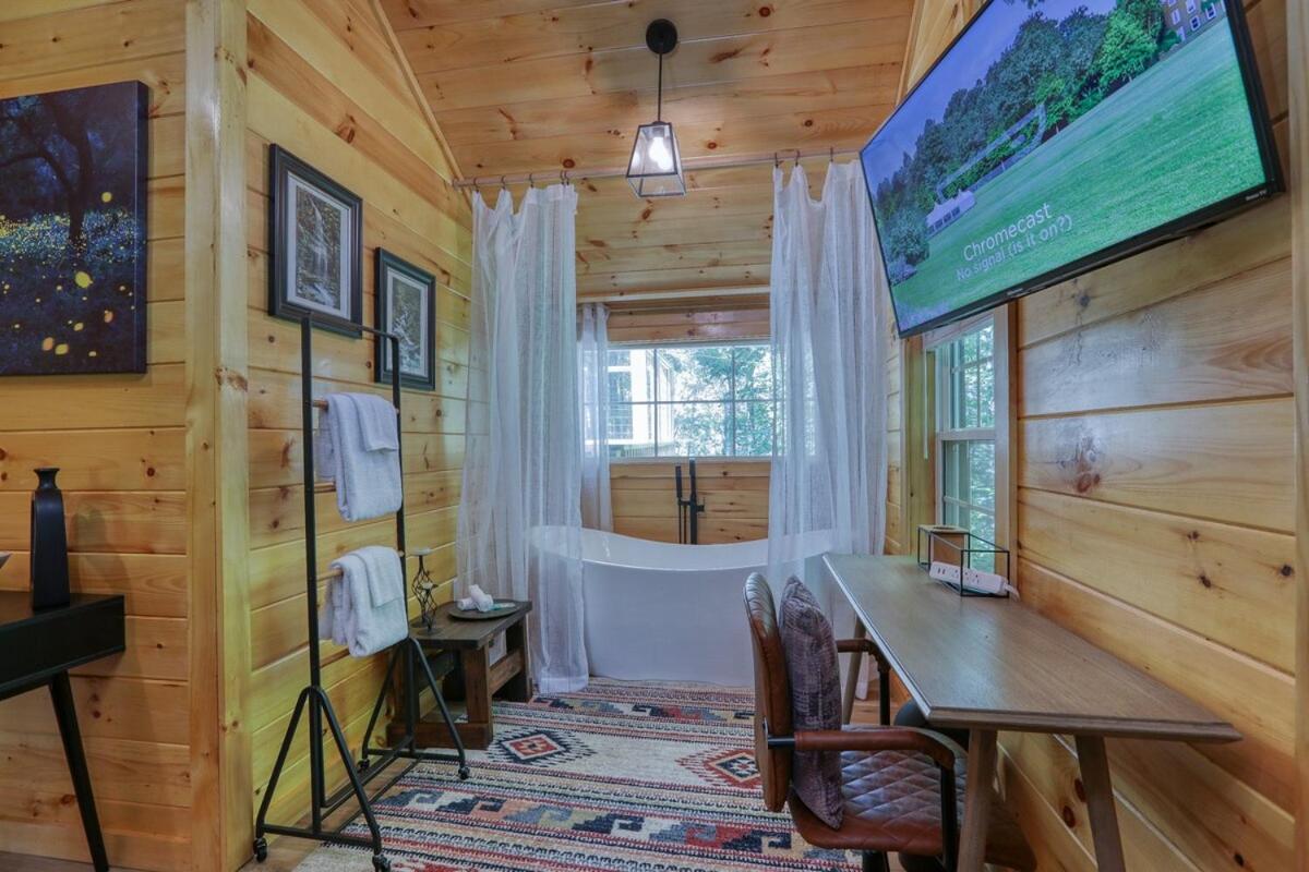 Firefly Haven - Summer Oasis With Hot Tub Holiday home