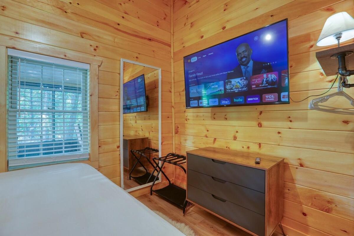Firefly Haven - Summer Oasis With Hot Tub Holiday home Gatlinburg