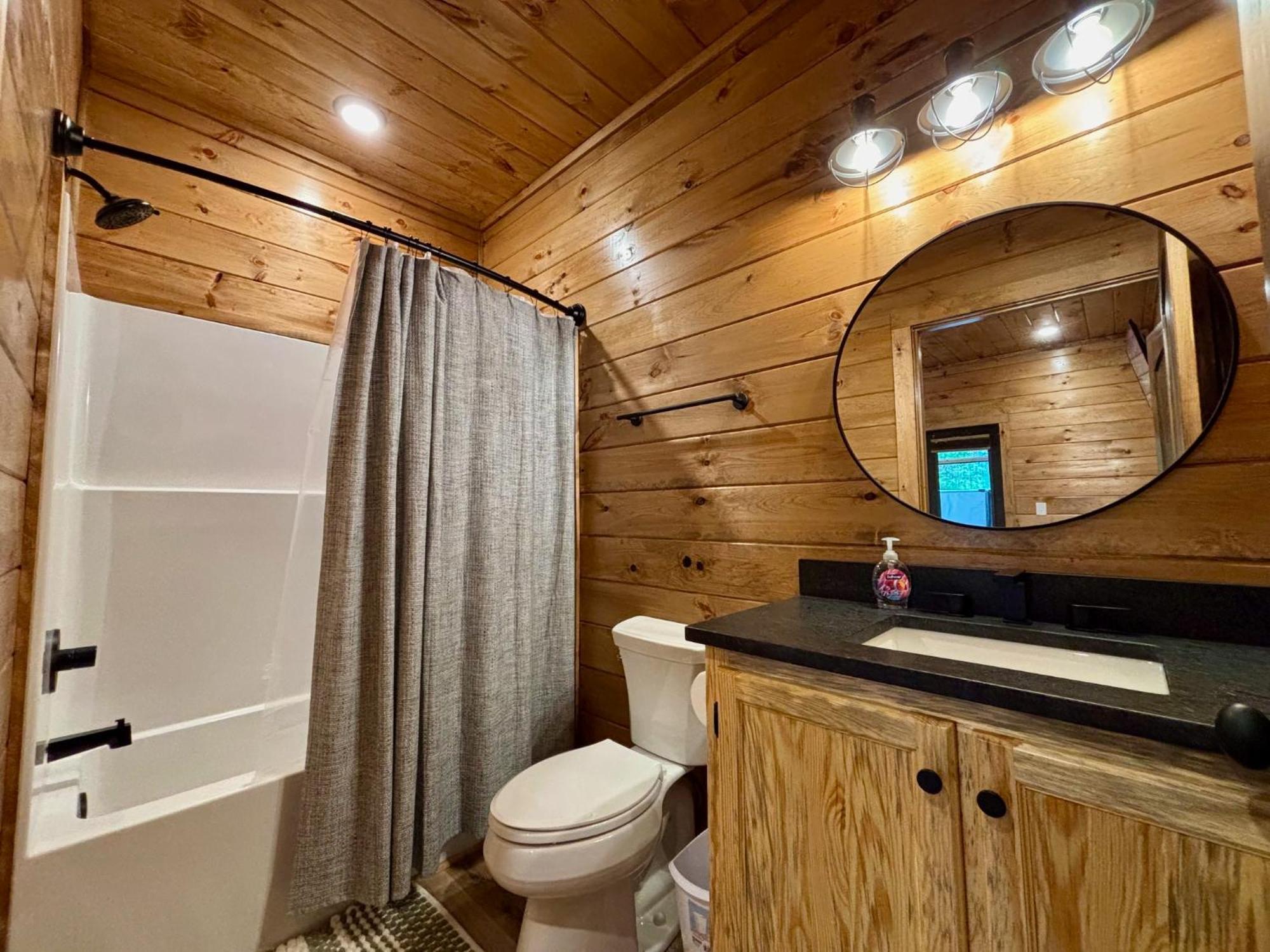 Holiday home Out Of The Ashes Is A Brand New 3 Bedroom With High End Touches, Hot Tub, And A Mountain View! *