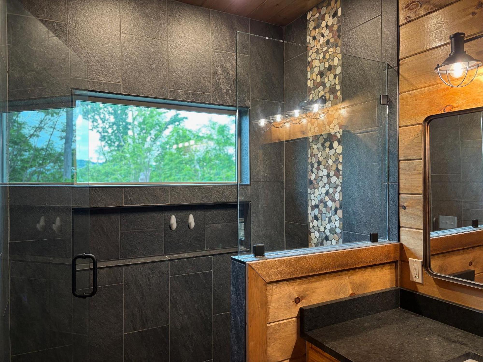Holiday home Out Of The Ashes Is A Brand New 3 Bedroom With High End Touches, Hot Tub, And A Mountain View! *