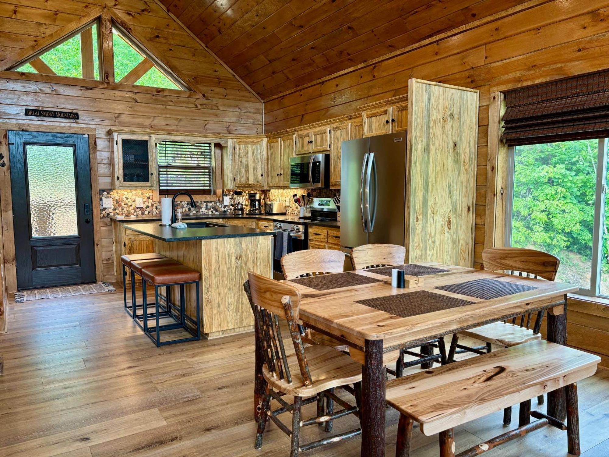 Holiday home Out Of The Ashes Is A Brand New 3 Bedroom With High End Touches, Hot Tub, And A Mountain View! *
