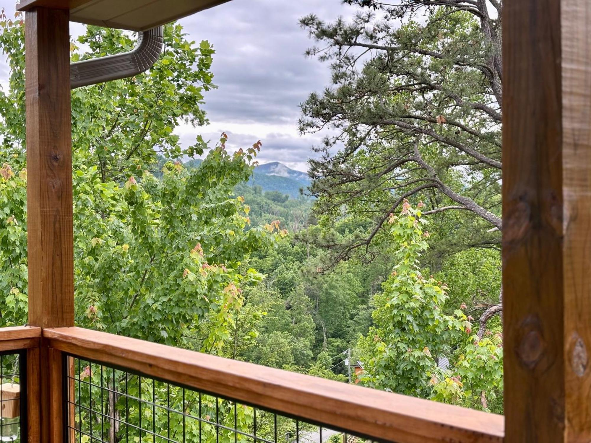 Out Of The Ashes Is A Brand New 3 Bedroom With High End Touches, Hot Tub, And A Mountain View! Gatlinburg