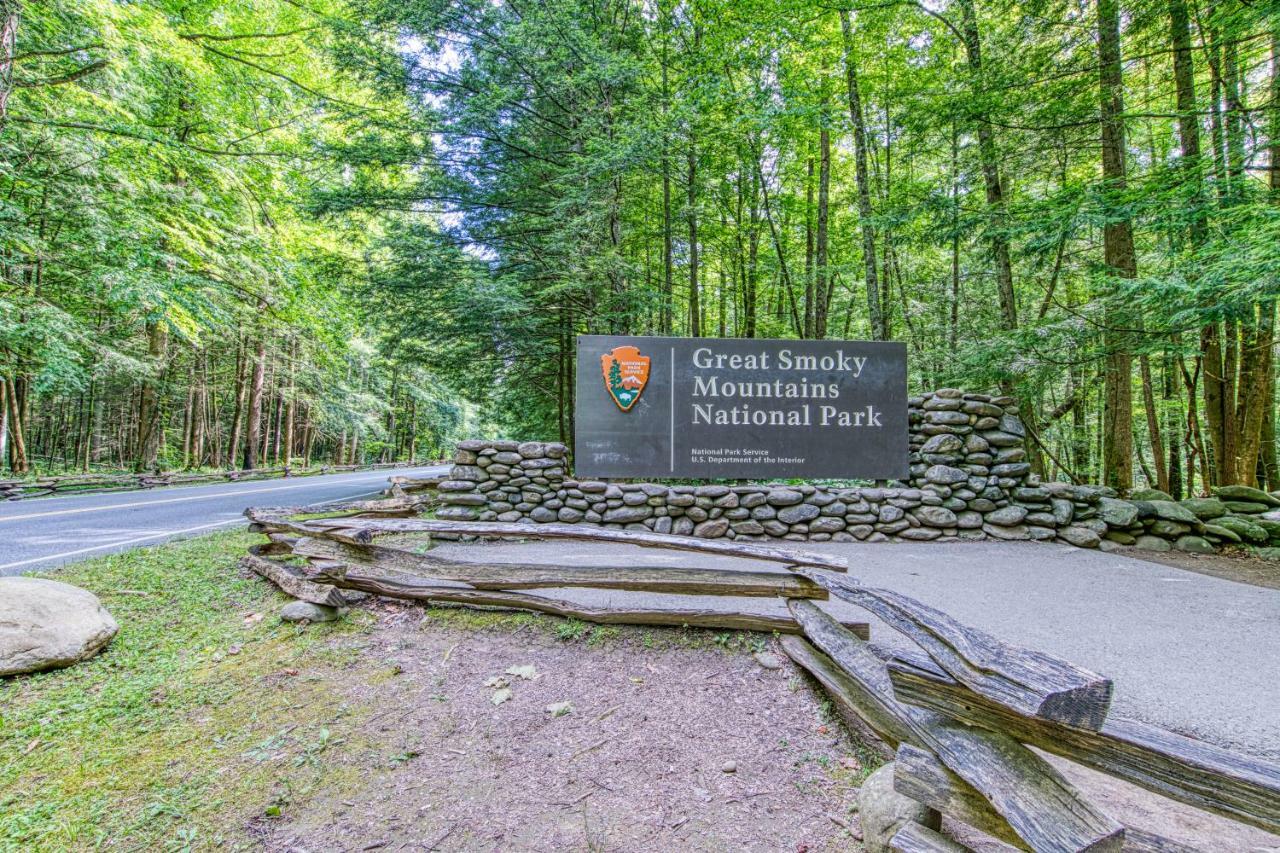 Summit Lookout * Gatlinburg