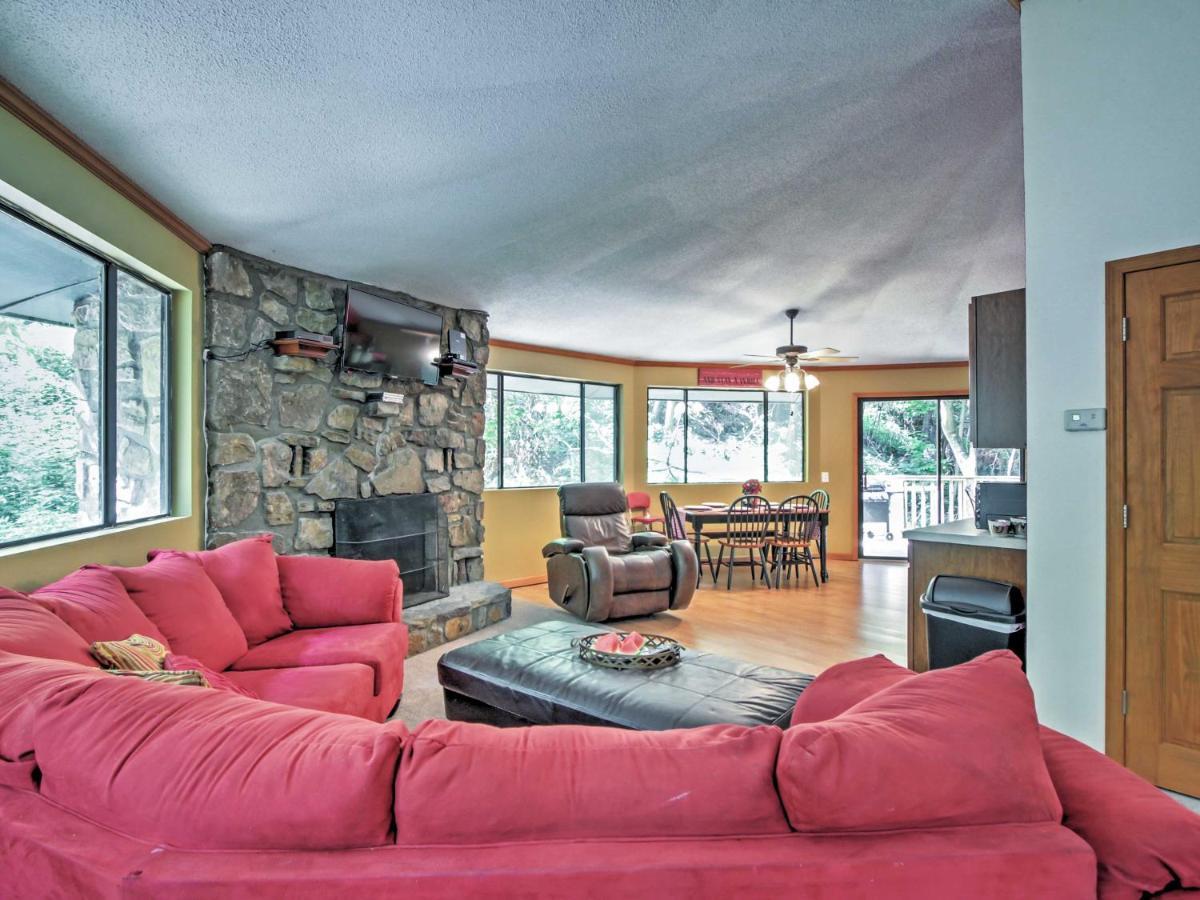 Unique Decks, Hot Tub, Fire Pit