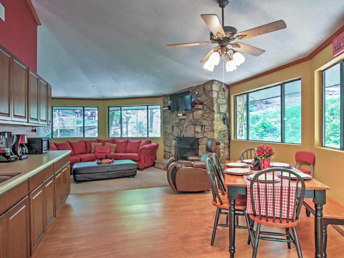 Unique Decks, Hot Tub, Fire Pit Holiday home Gatlinburg
