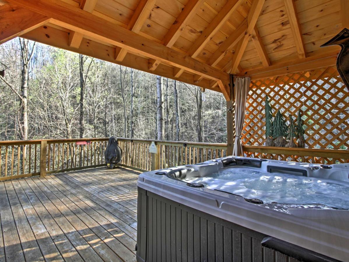 Tree Top Dream Cabin With Hot Tub In Gatlinburg! Gatlinburg