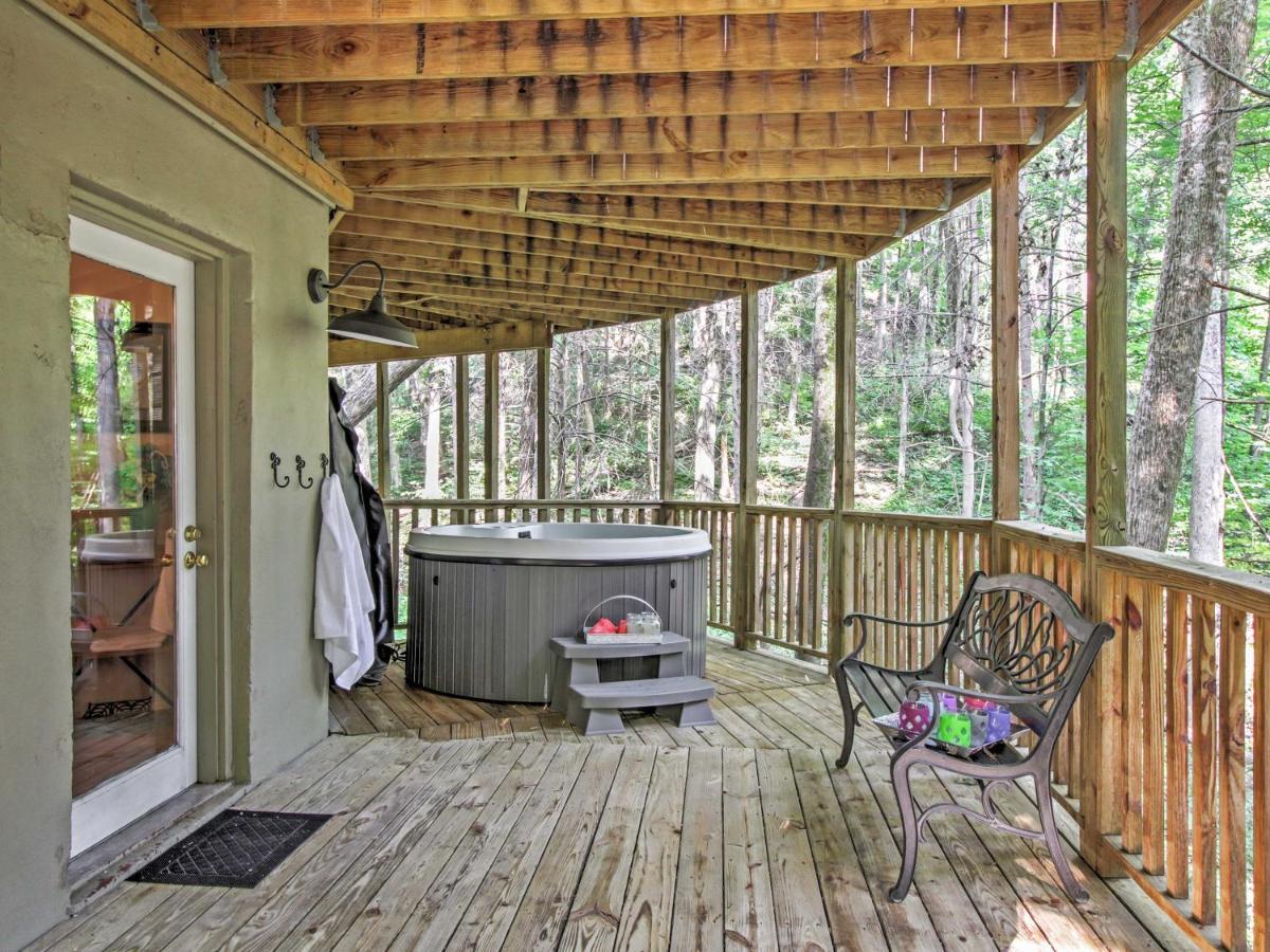 Unique Decks, Hot Tub, Fire Pit Gatlinburg