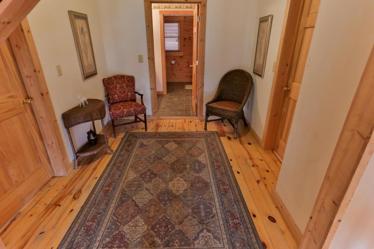 Holiday home Log Inn, 5 Bed 3 Bath Group In With Game And Hot Tub, Seasonal Pool *